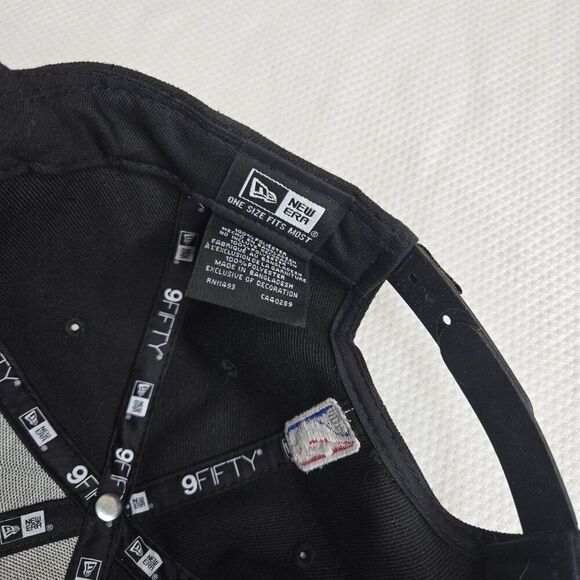 Los Angeles Lakers NBA 2020 Champions Black Adjustable Snapback Hat New Era - Picture 7 of 7